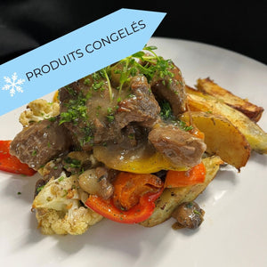 
                  
                    Sauté de veau aux pommes et à l'érable, pommes de terre rôties et légumes frais
                  
                